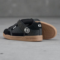 Tenis Globe Tilt Black Gum